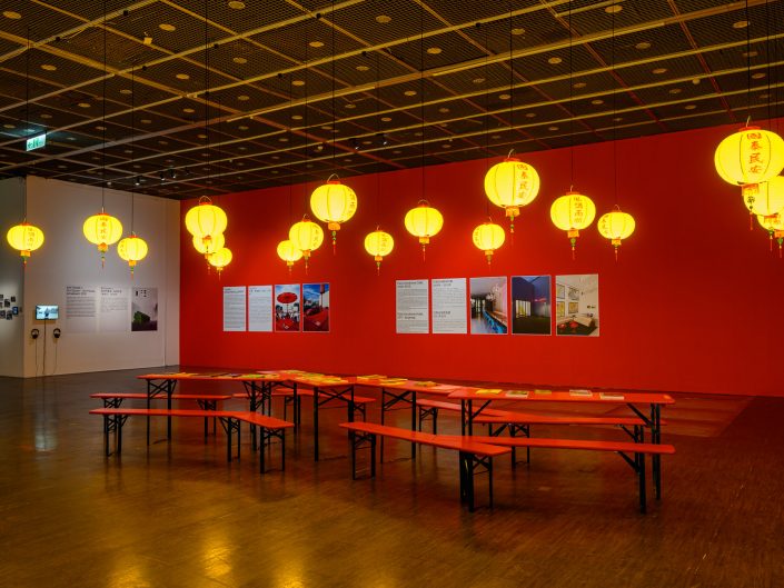 楊俊　藝術家，合作者，他們的展覽與三個場域